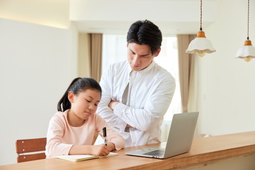 西安心理咨询：孩子厌学的背后的真相是什么？